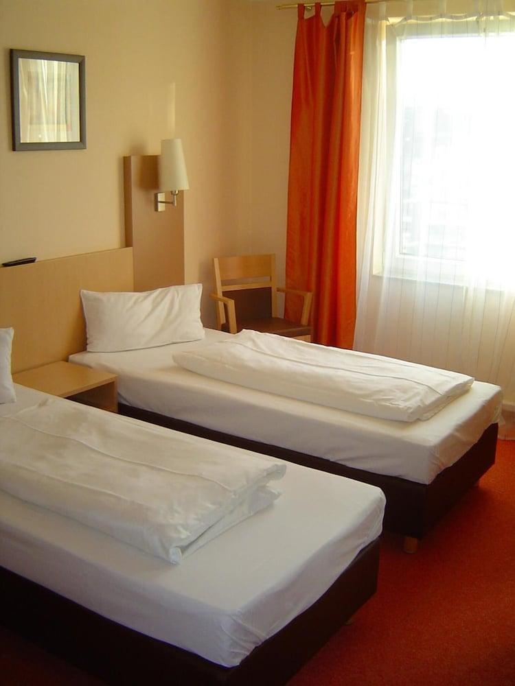 Hotel Petersburg Superior Dusseldorf Bagian luar foto