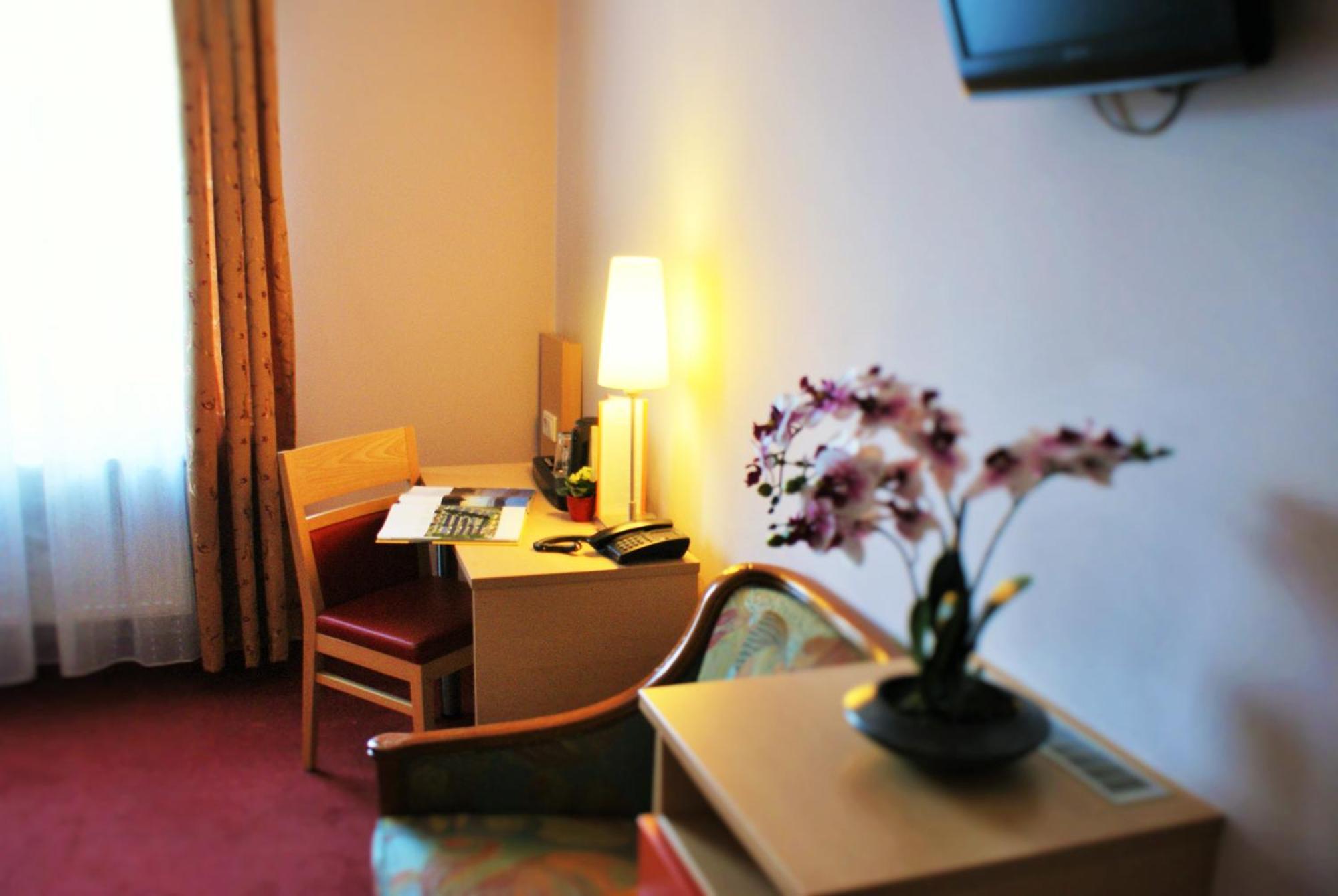 Hotel Petersburg Superior Dusseldorf Bagian luar foto